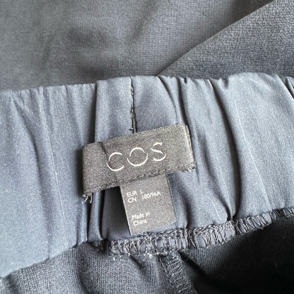 COS Drawstring Shorts - Picture 4 of 4